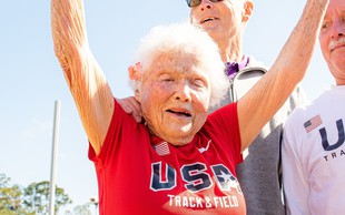 "Želela sem manj kot minuto," pravi 105-letna tekačica, ki je postavila svetovni rekord v teku na 100 metrov (VIDEO)