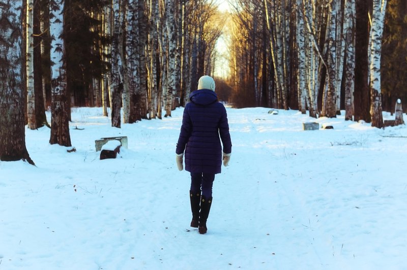 Kaj se zgodi s telesom na mrzlem zimskem sprehodu? (foto: profimedia)