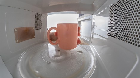 Zato kave ni priporočljivo pogrevati v mikrovalovni pečici