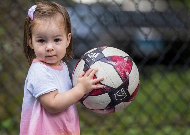 KJE ZAČETI? Tu je nekaj napotkov, kako otroku približati šport in na kaj morate kot starši biti pozorni. Naj bo …