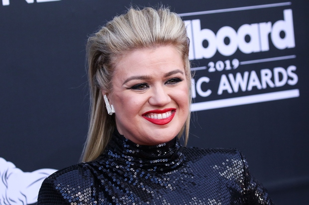 Kelly Clarkson Pevka se je odločila, da bo v prihodnjem letu izgubila odvečne kilograme. Svoj načrt je delila s svojimi …