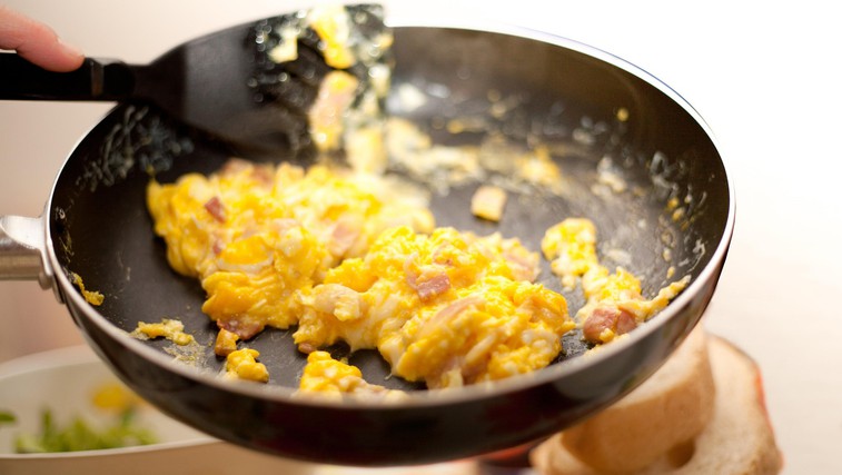 Te priljubljene sestavine ne dodajajte umešanim jajcem (foto: Profimedia)