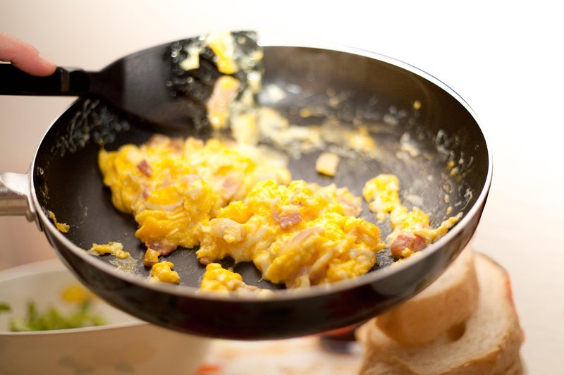 Te priljubljene sestavine ne dodajajte umešanim jajcem (foto: Profimedia)