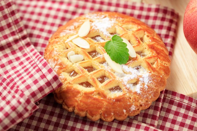 RECEPT: slastna veganska jabolčna pita