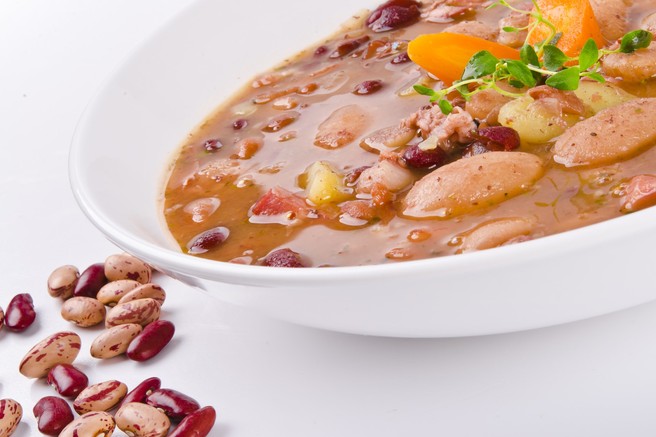 RECEPT: Fižolova mineštra s testeninami