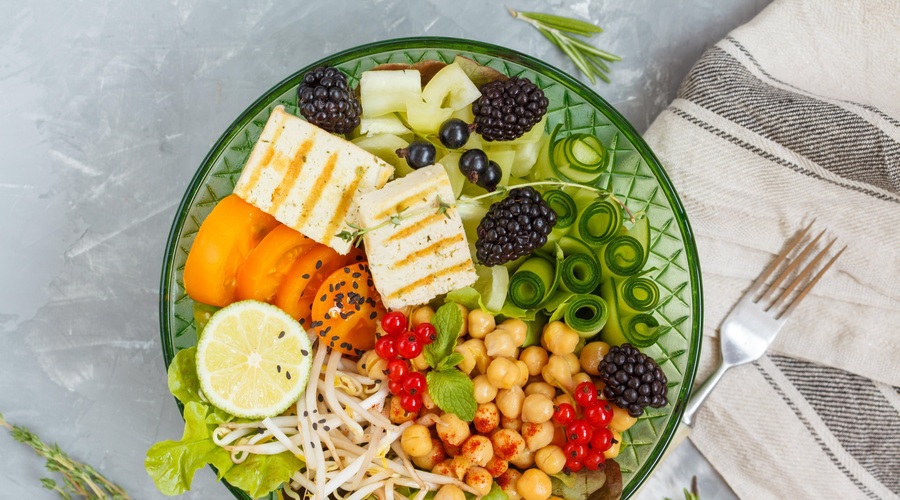 Kako lahko veganska prehrana vpliva na zdravje? (foto: Profimedia)