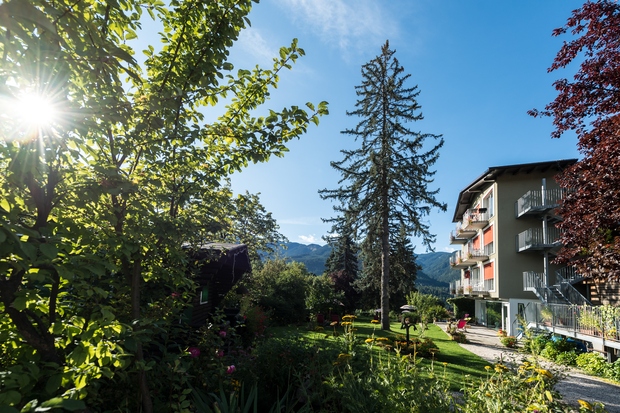 Tirolska - Eco Park Hotel Azalea Družinski organski hotel se nahaja v mestu Cavalese. Za rastlinsko in organsko prehrano so …