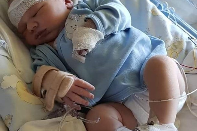 "Majev glasen šum na srcu je opazila šele pediatrinja na prvem pregledu po rojstvu."