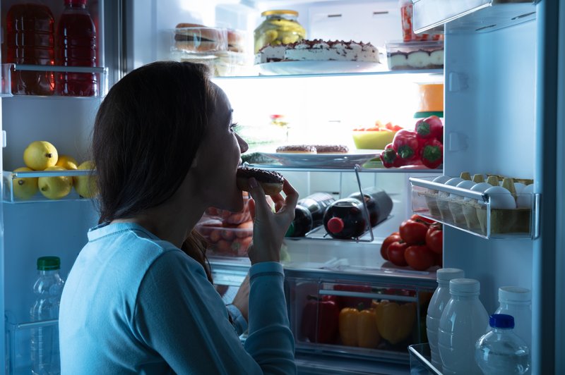 Ob večernih napadih lakotah si lahko nekatera živila privoščite brez bojazni, da bi se zredili. (foto: Profimedia)