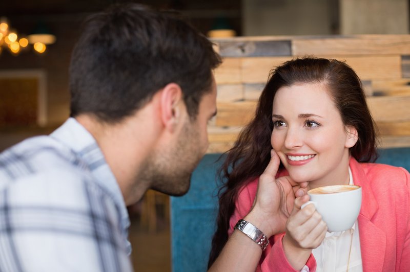 Če oseba na prvem zmenku počne TO, prekinite stike (foto: Profimedia)