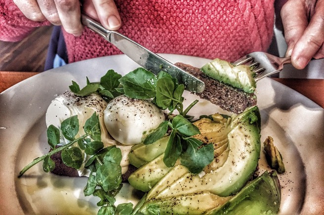 Recept: dva (slana) zajtrka, ki zjutraj spravita v pogon vaše možgane