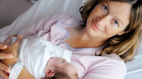 Kako je ZARES biti prvič mama? Resnična zgodba