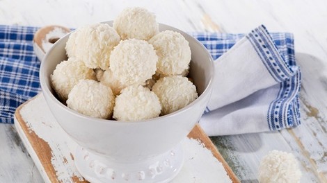 RECEPT: slastne kokosove kroglice iz samo dveh sestavin