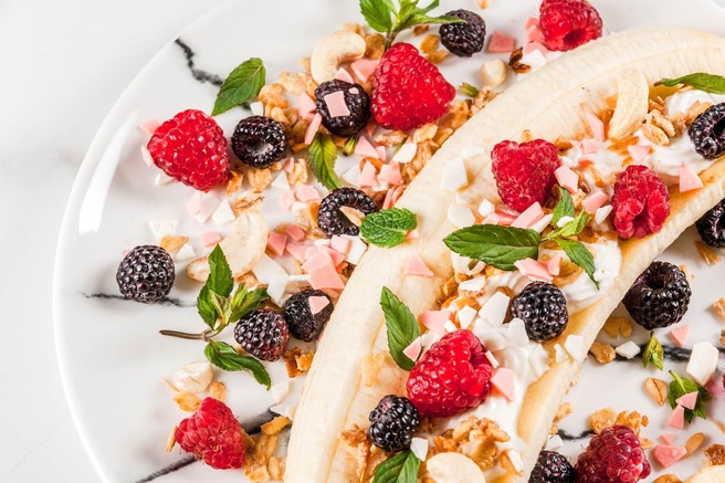 Ideja za zajtrk: kaj pravite na zdrav banana split?