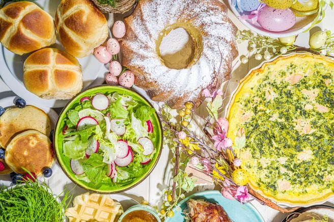 Recept za praznično sladico (ki ni potica): velikonočni venec z marmelado