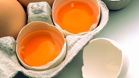 Kako se prepričati, ali je surovo jajce še dobro?