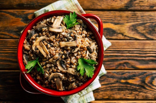 RECEPT: ajdova kaša s piščancem in gobami