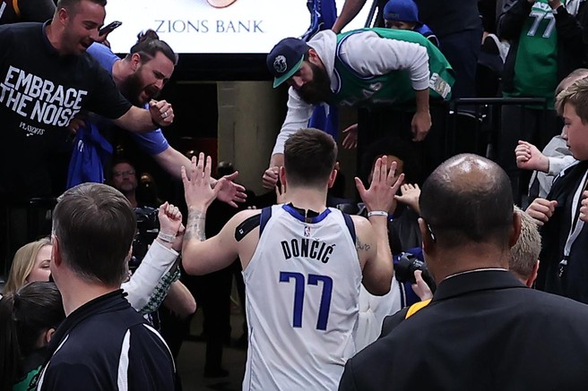 Luka Dončić z izjemno predstavo: edini poleg Michaela Jordana, ki mu to uspeva