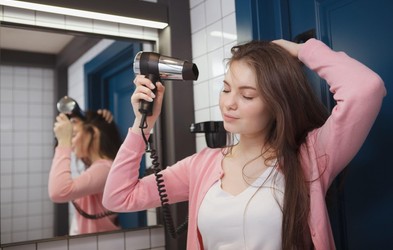Zakaj ne bi smeli uporabljati hotelskega sušilnika za lase