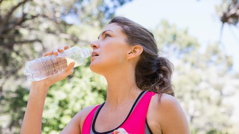 Kako pitje vode pomaga pri hujšanju?