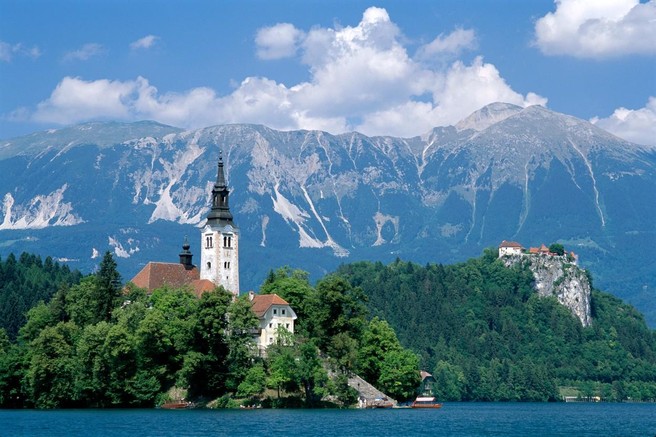 V aprilu smo podrli REKORD v turističnih nočitvah - katere destinacije so najbolj priljubljene? (in ne, Bled ni med njimi!)