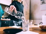 11 znakov, da pijete preveč vode