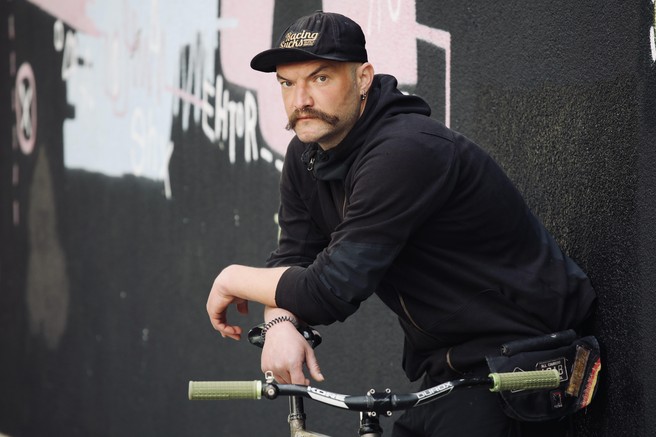 Še en slovenski ekstremni kolesar, ki se požvižga na zavore
