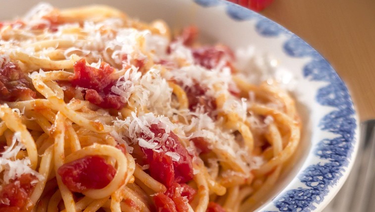 Preizkusite legendarno paradižnikovo omako velike strokovnjakinje za italijansko kuhinjo Marcelle Hazan (foto: Profimedia)