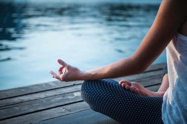 Se med meditacijo ne morete osredotočiti? Preizkusite TE trike!