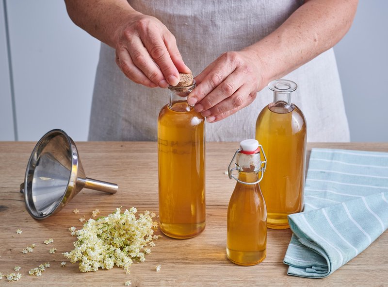 Pomaga umiriti še tako trdovraten kašelj: domači sirup iz 3 sestavin (imate jih že doma)