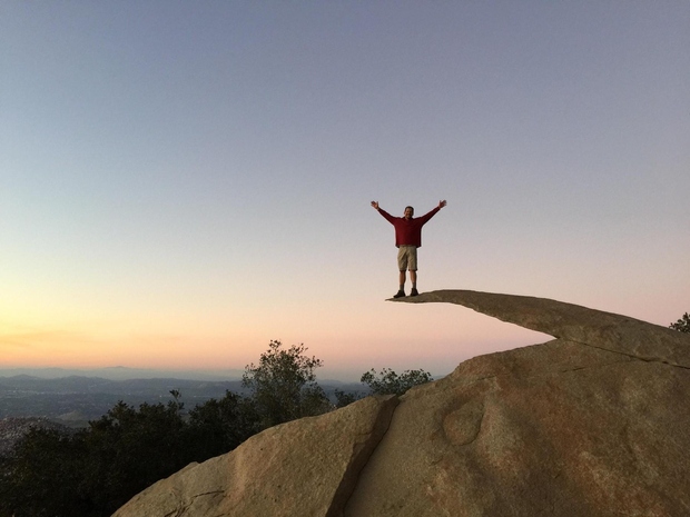 Potato Chip Rock, ZDA Ta skalnata polica, ki spominja na čips, se nahaja v San Diegu v Kalforniji. Na njej …