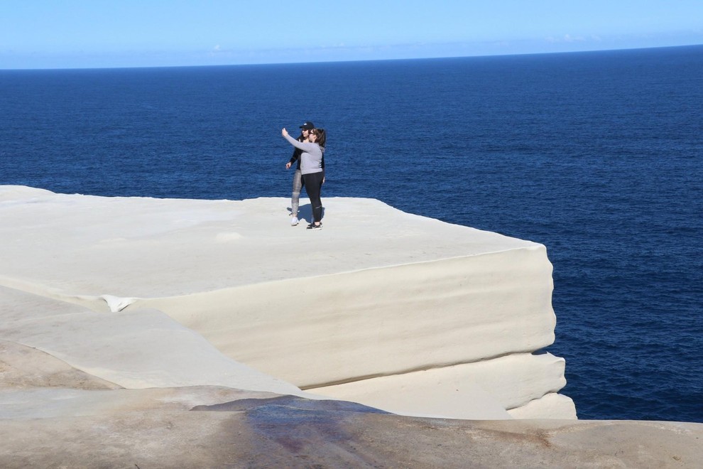 Wedding Cake Rock, Avstralija Dostop do pečine iz apnenca (ki je zelo delikaten) je sicer omejen z ogrado, poleg te …