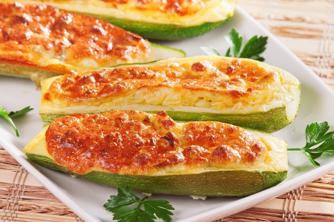 RECEPT: Bučke s feto in meto – hitro pripravljeno in noro dobro