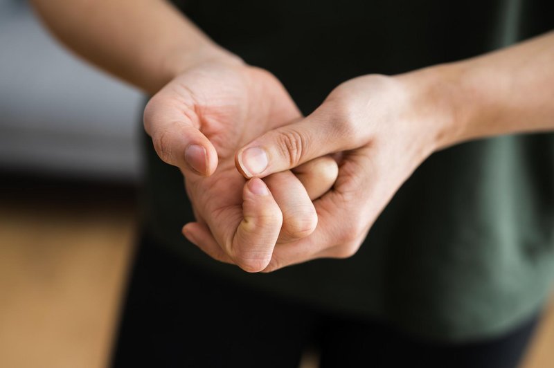 Je "pokanje prstov" res nevarno? To pravijo strokovnjaki (foto: Profimedia)