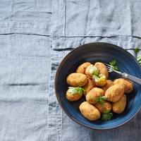 Kaj bo danes za kosilo? Pripravite božanske bučkine kroglice s feta sirom