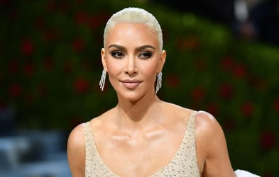 Kim Kardashian je zaradi Met Gala diete s hudimi bolečinami pristala pri revmatologu – kaj natančno se je dogajalo z njenim telesom?
