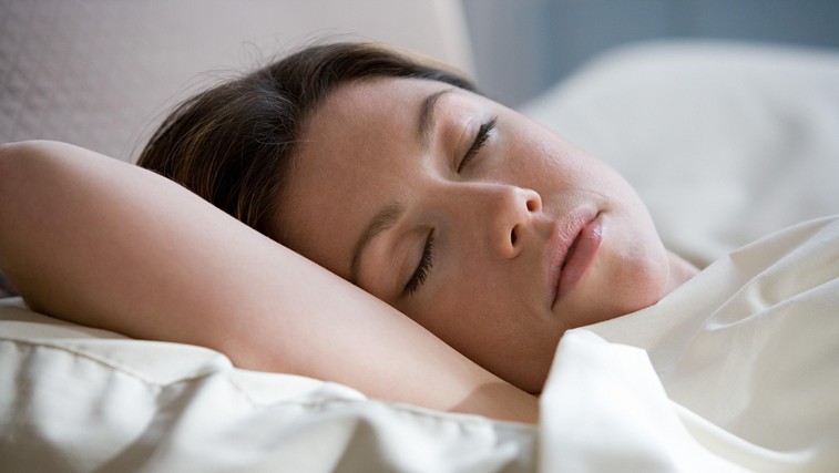 Je res, da moramo spati 8 ur dnevno? (foto: Profimedia)