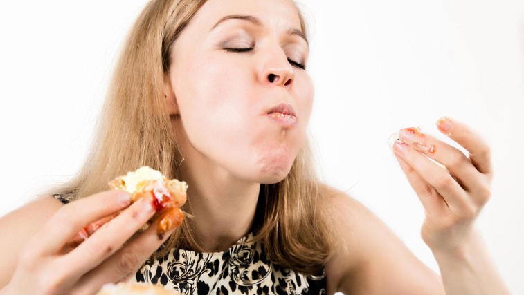 Ta živila ne povečajo le obsega pasu – lahko tudi opustošijo možgane (in ne gre za sladkor!) (foto: Profimedia)