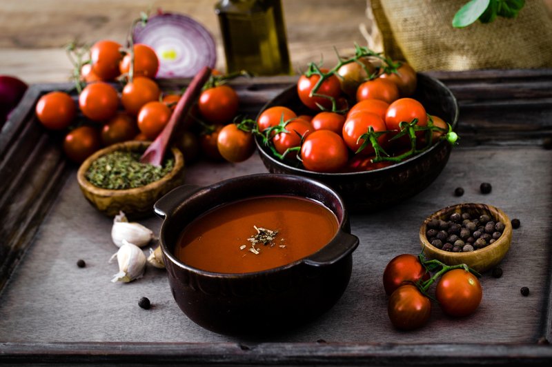 Ideja za lahko poletno kosilo: toskanska paradižnikova juha (recept) (foto: Profimedia)