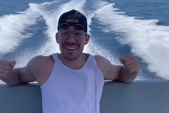 FOTO: S kom je (samski) Dragić na dopustu?