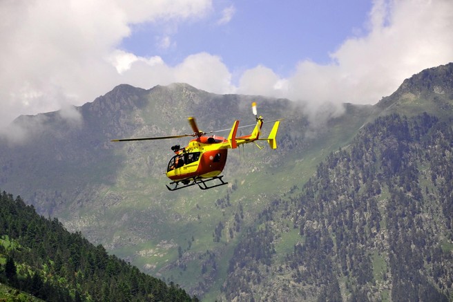 Prejšnji vikend kar 12 posredovanj helikopterja v gorah: fizična izčrpanost, poškodbe, ugriz kače (policisti opozarjajo)