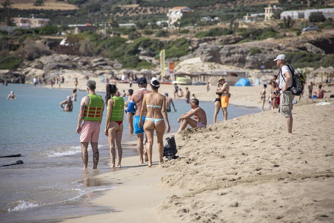 Pozor, tatovi na delu! Na hrvaških plažah opažajo povečano število kraj