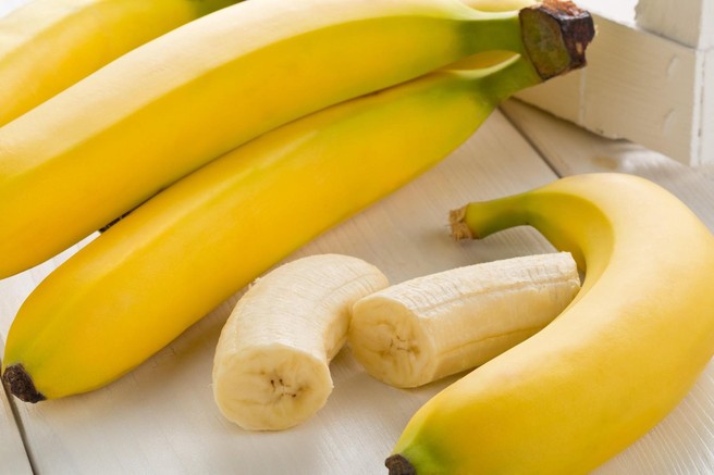 Naslednjič ko za zajtrk pojeste BANANO, nato spijte še kozarec vode (RAZLOG je čisto hud)