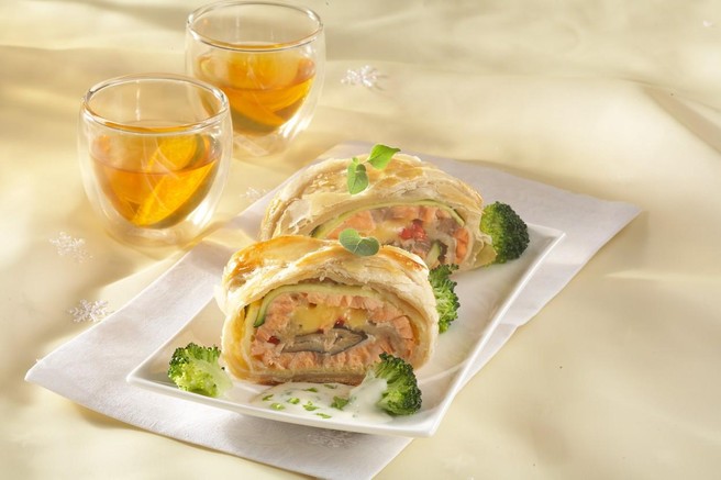 Recept zmagovalke MasterChefa Sare Rutar: lososova rulada (lahek poletni prigrizek)