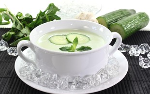 Kako pripraviti hladno kumarično juho? (recept)
