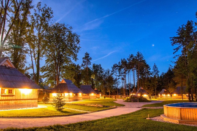 Kitajski gost si je v enem od slovenskih glamping resortov zaželel nekaj, kar je osebje pustilo odprtih ust! Bi mu ustregli?
