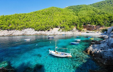 Na katerem hrvaškem otoku se skrivajo takšni sanjski zalivi – ste jih že odkrili?