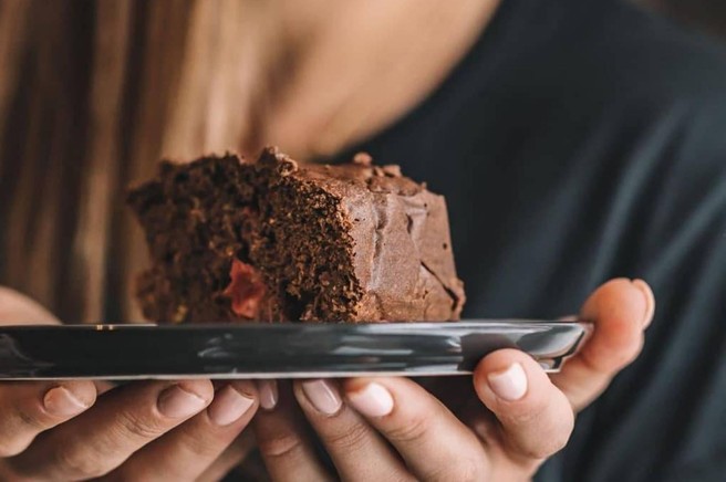 RECEPT: Božanska nizkokalorična jogurtova TORTA (preprosta in odlična za poletne vikende) 🍰