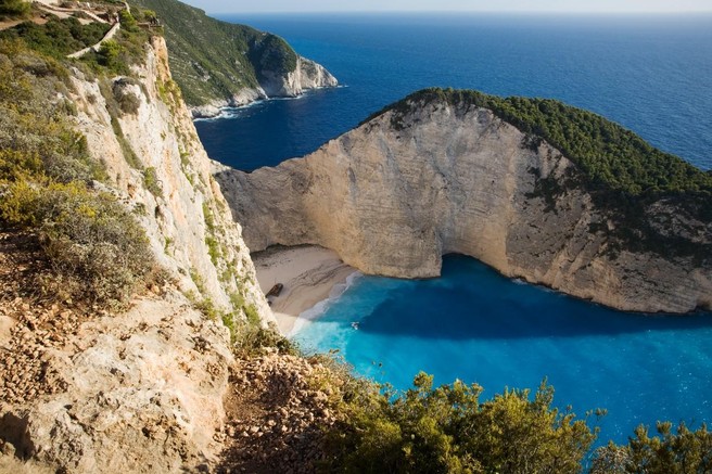 Obiskovalec znane grške plaže je zgrožen: "Ne morem razumeti, kako lahko to počnete"