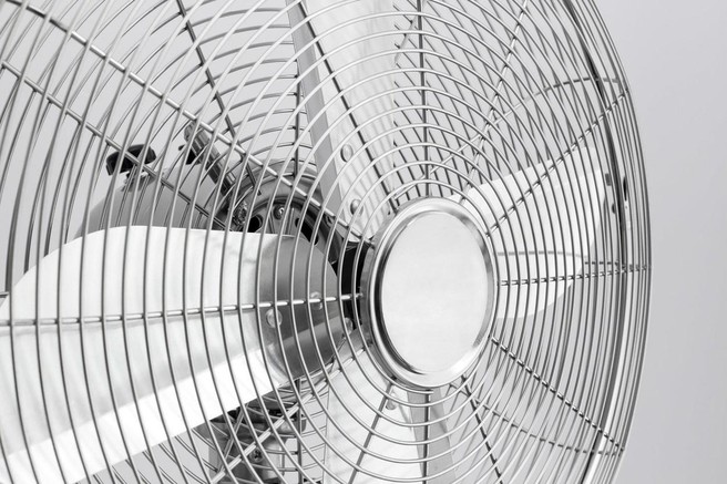 ZATO ne bi nikoli smeli spati s prižganim ventilatorjem!